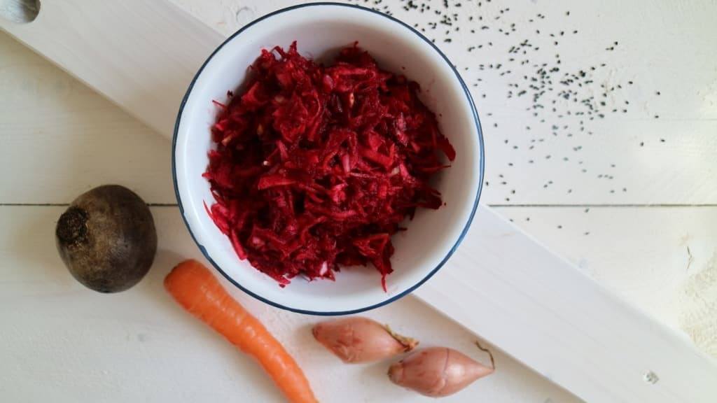 Read more about the article Rote-Beete-Rohkost mit Nigella