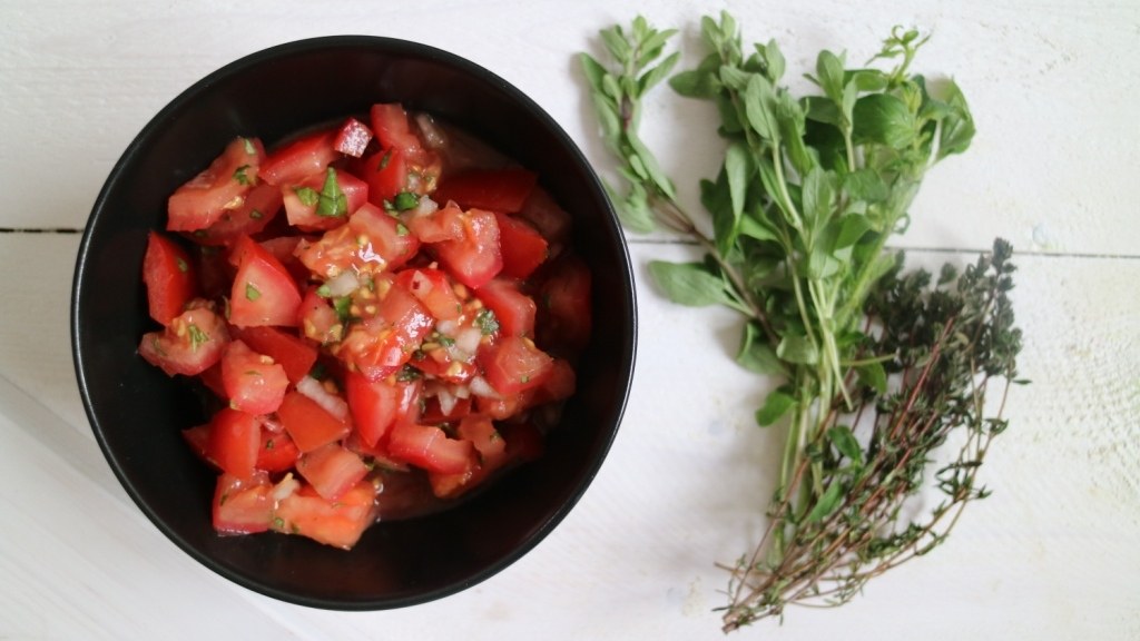 Tomaten-Kräuter-Salat – Pflanzliche Ernährung