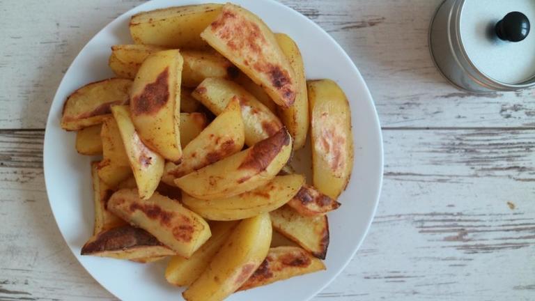 Read more about the article Würzige Kartoffelspalten aus dem Ofen